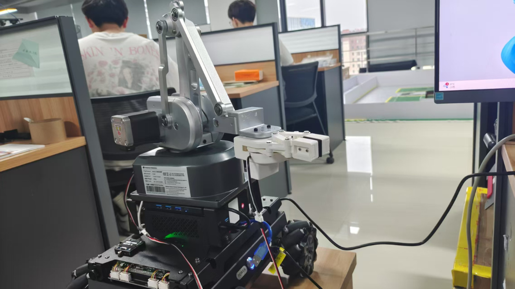 Reliable Partners Integrated with Mobile Robots: Bridging Academia and Industry to Empower Next-Gen Talent