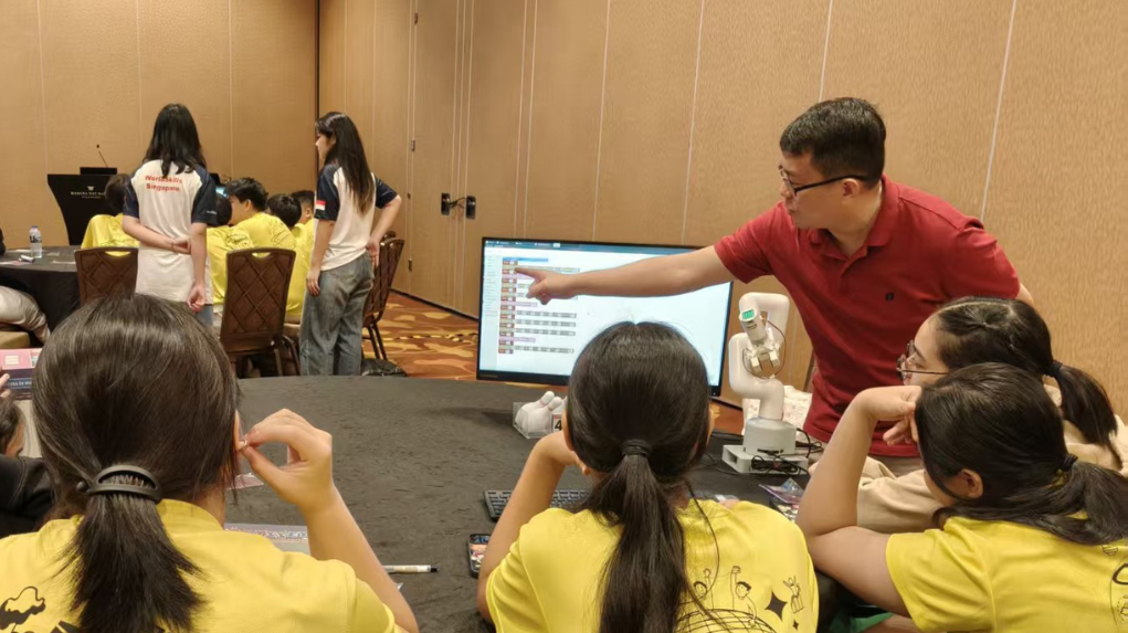 (Singapore, SG) Hands-On Programming with ER's Robotic Arms  Ignites Robotics Education in Singapore Secondary Schools