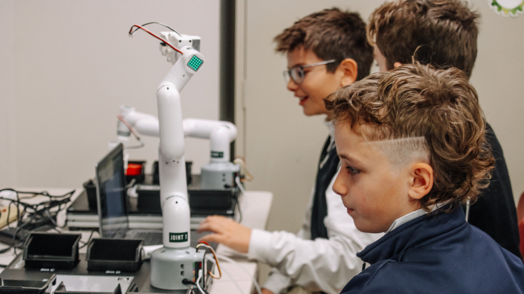 (Philly, USA) Foundation for Catholic Education Leads the Way in STEAM and Robotics Education Across AOPS K-12 Catholic Schools