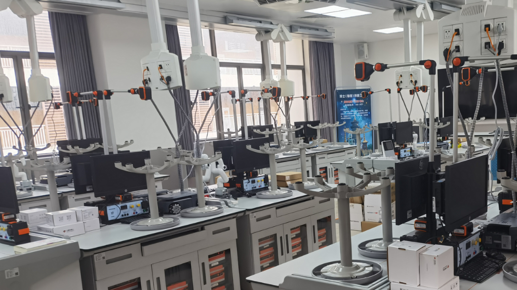 (Shenzhen, CN) Shenzhen High School of Science Enhances STEM Education with Compound Mobile Robots