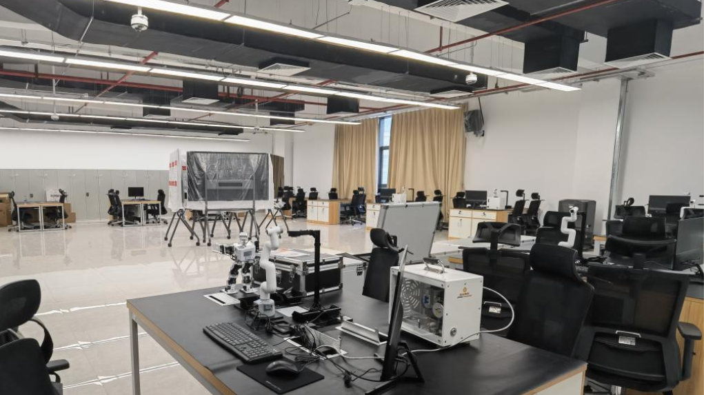 (SYSU, CN) From Theory to Practice: Sun Yat-sen University Enhances AI Education with Robots-Equipped Robotics Lab