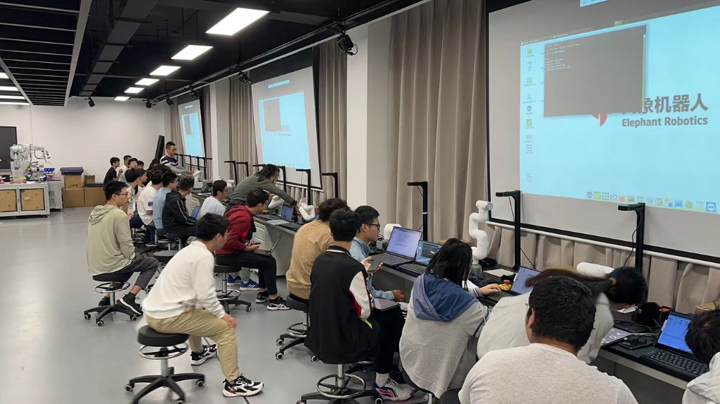 (FUDAN, CN) Fudan University Empowers Undergraduate Students with Elephant Robotics' Robots with AI Kits